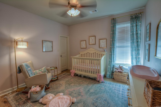 152 Callaway Cir, Hot Springs, AR 71913 - bedroom with a nursery area and a ceiling fan