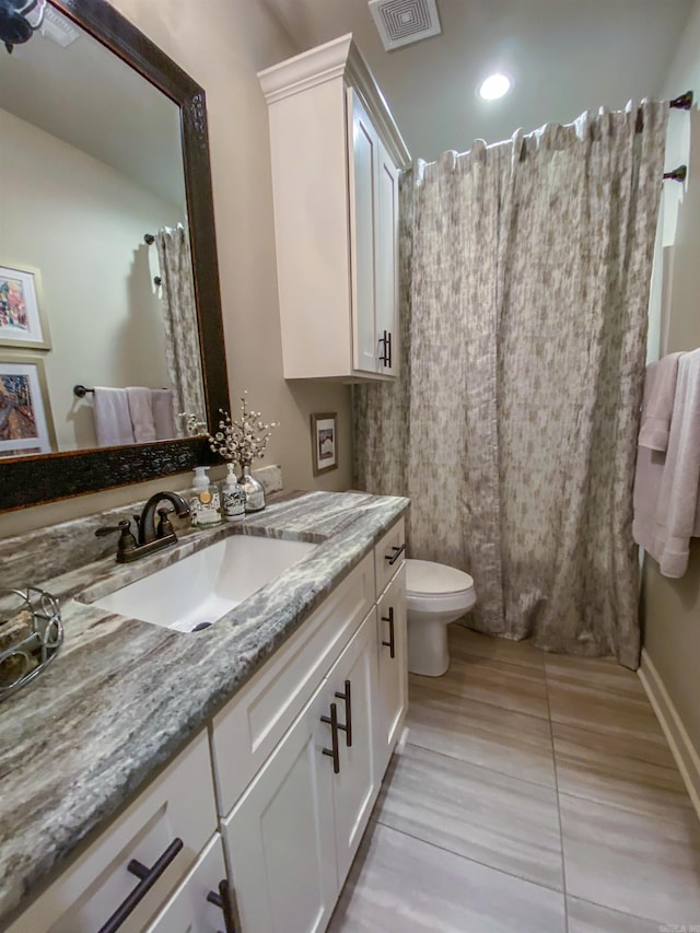152 Callaway Cir, Hot Springs, AR 71913 - bathroom featuring vanity, a shower with curtain, and recessed lighting