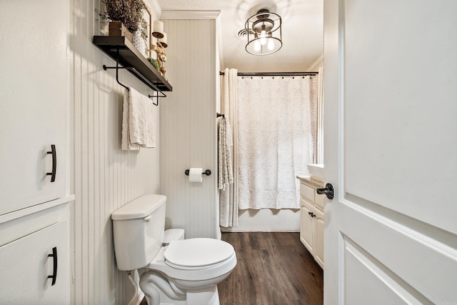 520 E 8th St, Lonoke, AR 72086 - full bath with wood finished floors and a shower with shower curtain