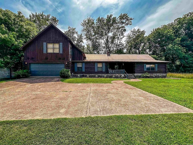 410 S Riverview Ln, Mountain View, AR 72560 - view of front of property with covered porch, a garage, concrete driveway, a front yard, and a metal roof