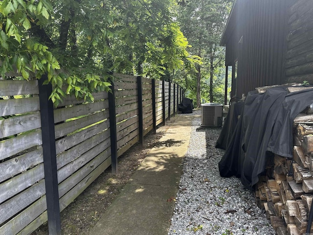 410 S Riverview Ln, Mountain View, AR 72560 - view of side of property featuring a cooling unit