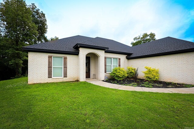 2072 Creekwood Cir, Bauxite, AR 72011 - view of front of property with brick siding, a shingled roof, and a front yard