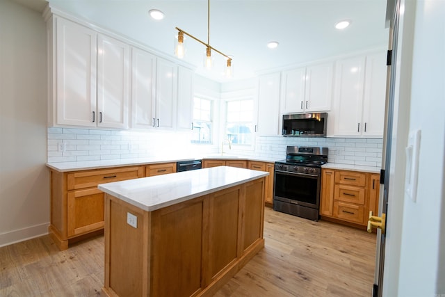 2284 Sistine Chapel Cir, Jonesboro, AR 72404 - kitchen with stainless steel appliances, light wood-style flooring, backsplash, and recessed lighting