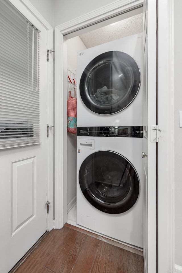 96 San Sebastian Way, Hot Springs Village, AR 71909 - laundry area featuring estacked washer and dryer and dark wood-style floors