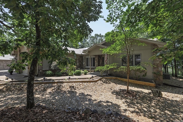 96 San Sebastian Way, Hot Springs Village, AR 71909 - view of front of property with stone siding