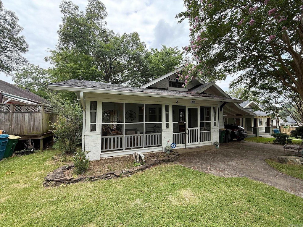 1104 N Monroe St, Little Rock, AR 72205 - view of front facade featuring a sunroom and roof with shingles