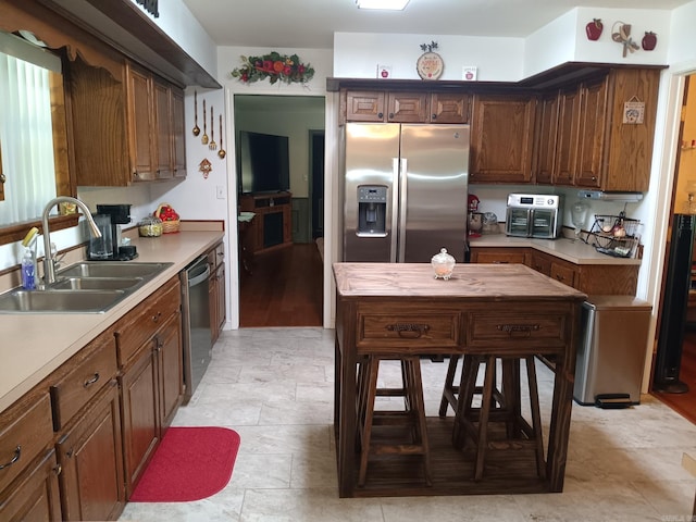 1402 Holmes Rd, Searcy, AR 72143 - kitchen with stainless steel appliances and light countertops