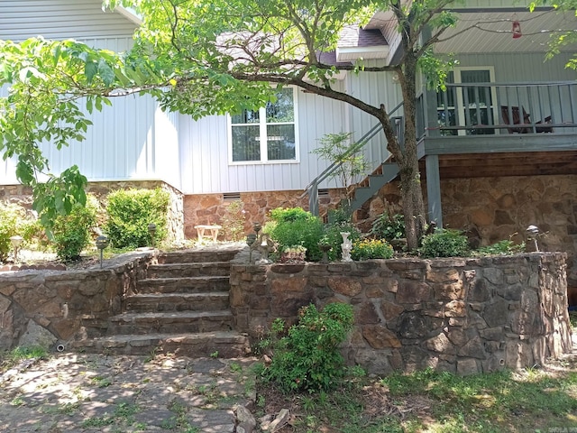 1402 Holmes Rd, Searcy, AR 72143 - property entrance with stone siding and crawl space
