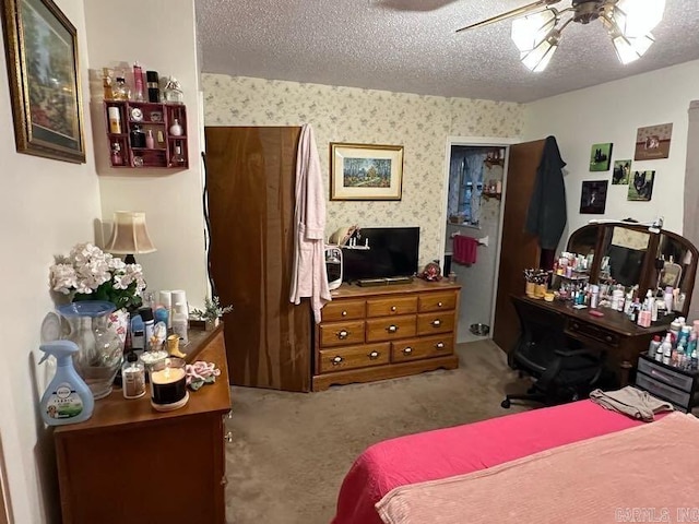 123 Quilters Ln, Hot Springs, AR 71909 - carpeted bedroom with wallpapered walls and a textured ceiling