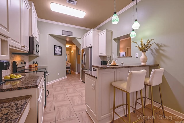6708 Austin Harbor Loop, Sherwood, AR 72120 - kitchen featuring stainless steel appliances, a kitchen breakfast bar, white cabinetry, crown molding, and decorative light fixtures