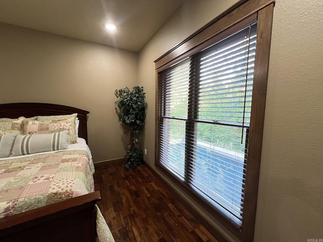 847 Woodland Hills Dr, Mountain View, AR 72560 - bedroom with wood finished floors and a textured wall