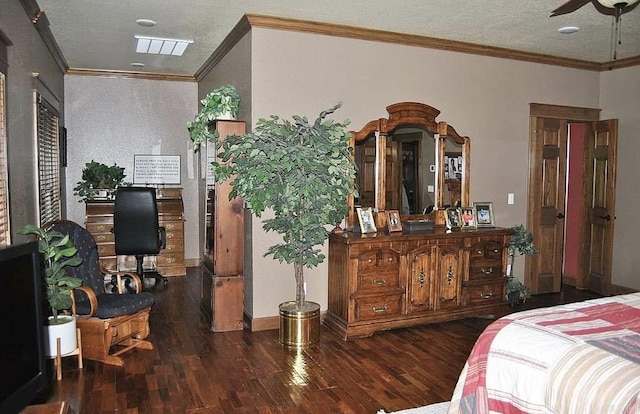 847 Woodland Hills Dr, Mountain View, AR 72560 - bedroom featuring hardwood / wood-style floors, ornamental molding, and a textured ceiling