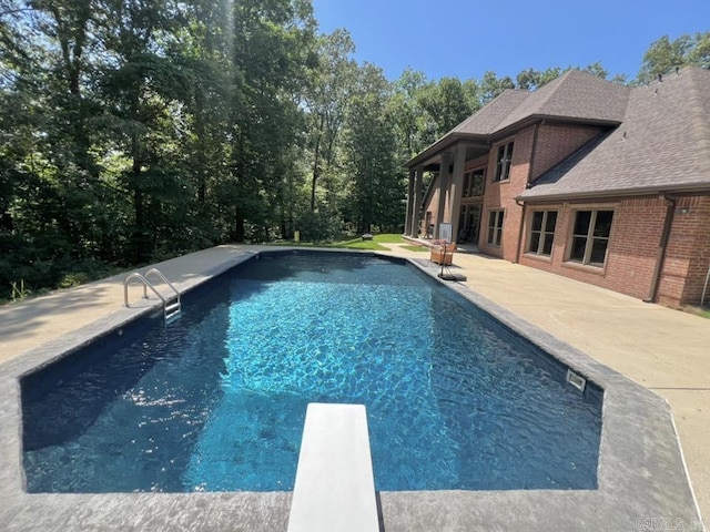 847 Woodland Hills Dr, Mountain View, AR 72560 - swimming pool featuring a patio area and a diving board