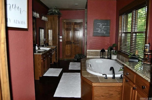 847 Woodland Hills Dr, Mountain View, AR 72560 - bathroom featuring a jetted tub, vanity, and a textured wall