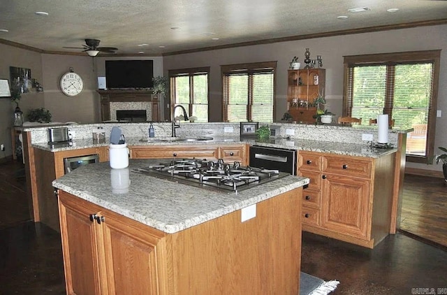 847 Woodland Hills Dr, Mountain View, AR 72560 - kitchen with ceiling fan, crown molding, a spacious island, gas cooktop, and open floor plan