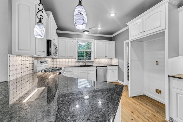 706 Greystone Blvd, Cabot, AR 72023 - kitchen featuring stainless steel appliances, crown molding, white cabinets, tasteful backsplash, and light wood-style flooring