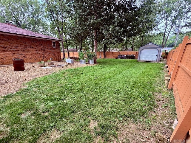 1711 Lonoke Rd, Mountain Home, AR 72653 - fenced backyard featuring a storage unit