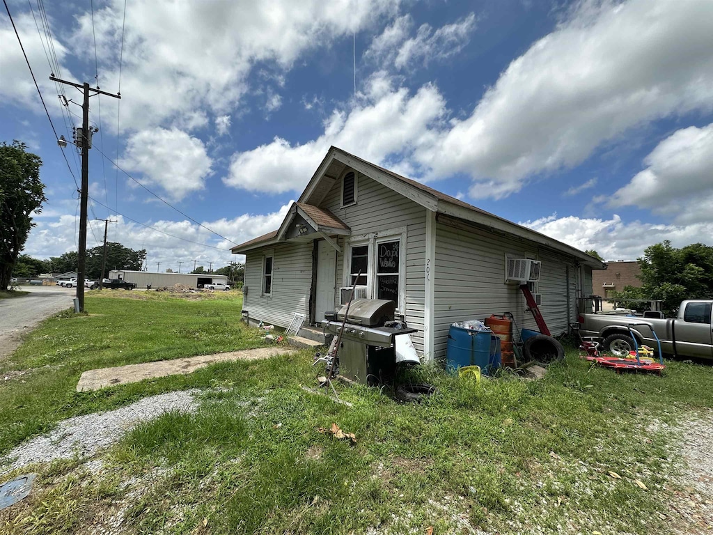 206 Center St, Harrisburg, AR 72432 - view of side of property featuring a yard