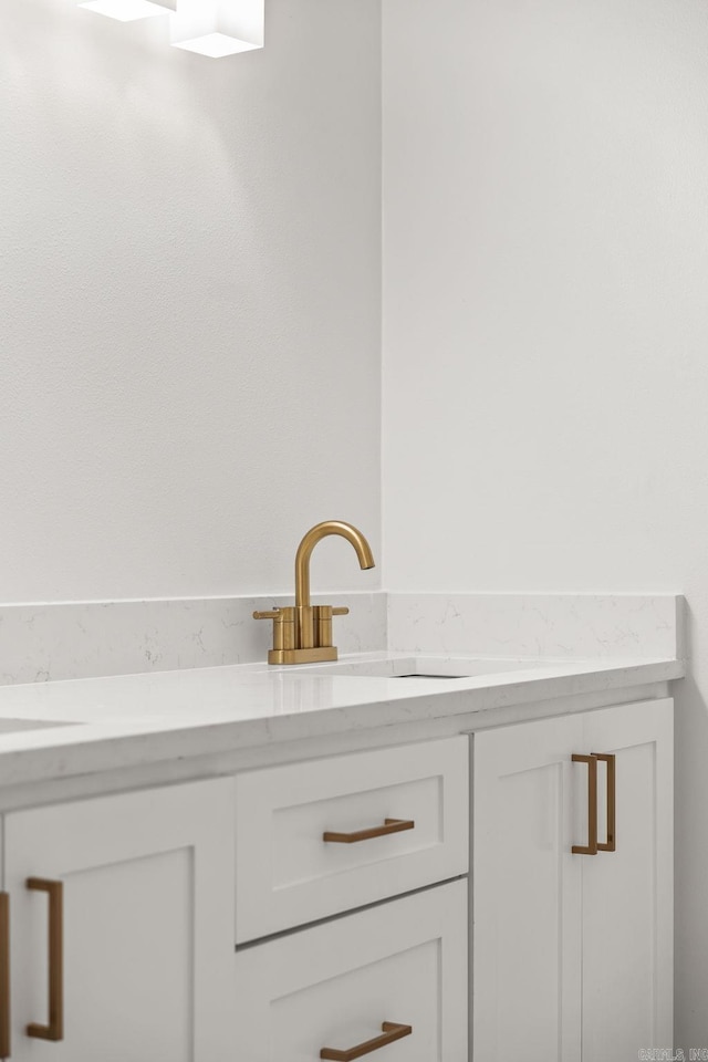8719 Evergreen Dr, Little Rock, AR 72227 - bathroom featuring vanity
