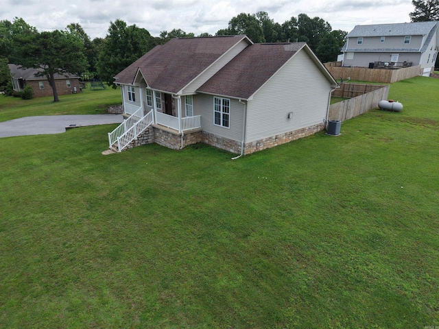 389 Plantation Cir, Melbourne, AR 72556 - single story home featuring covered porch and a shingled roof