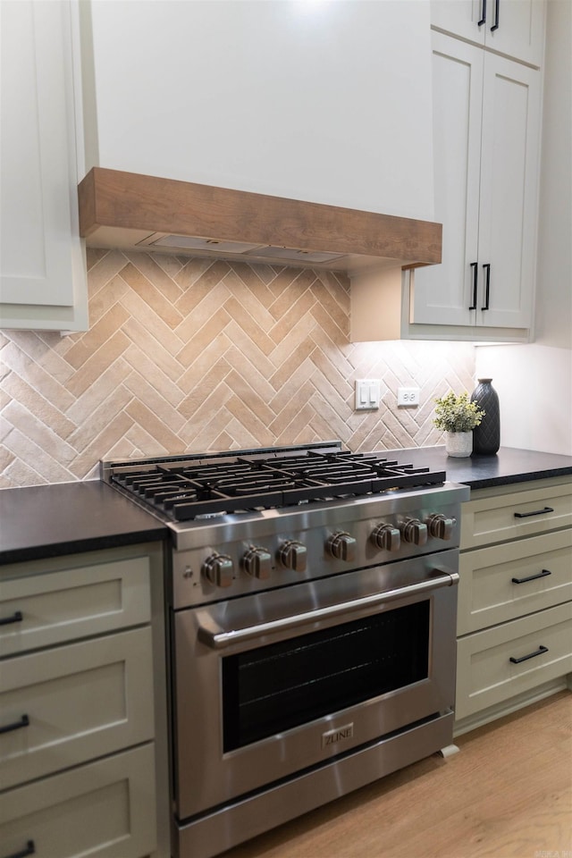 14509 Stonebrook Ln, Maumelle, AR 72113 - kitchen with high end stainless steel range oven, dark countertops, decorative backsplash, and custom range hood
