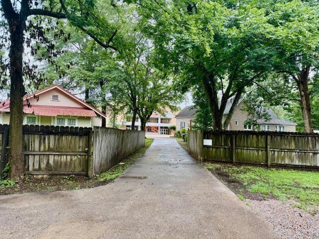 1520 S Main St, Malvern, AR 72104 - view of asphalt driveway