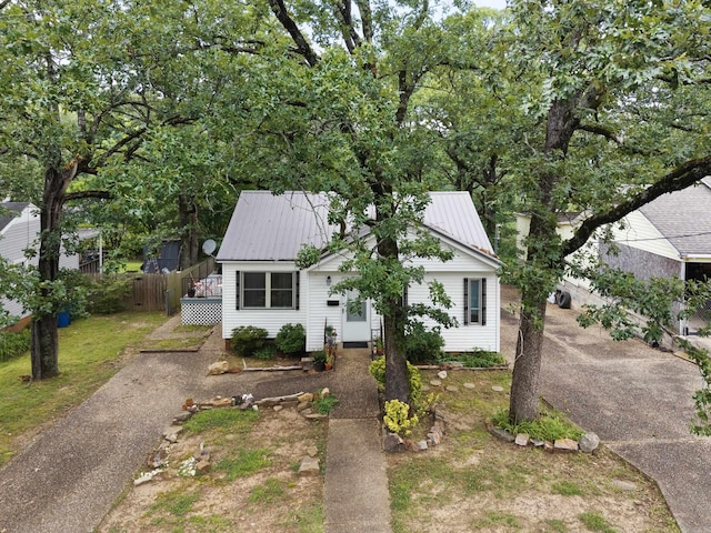 2515 N Dr, North Little Rock, AR 72118 - view of front of property featuring a metal roof