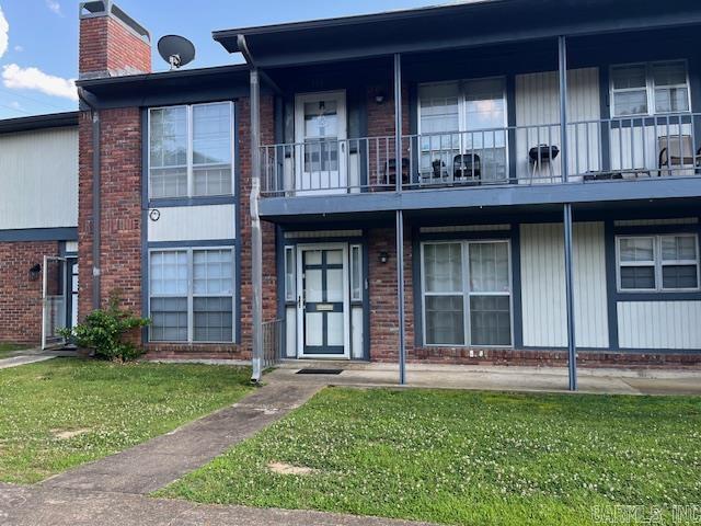 600 Higdon Ferry Rd Unit 301, Hot Springs, AR 71913 - townhome / multi-family property featuring brick siding, a balcony, a chimney, and a front yard