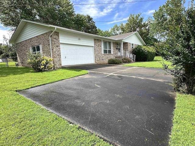 504 Case St, Heber Springs, AR 72543 - single story home featuring brick siding, asphalt driveway, an attached garage, and a front lawn
