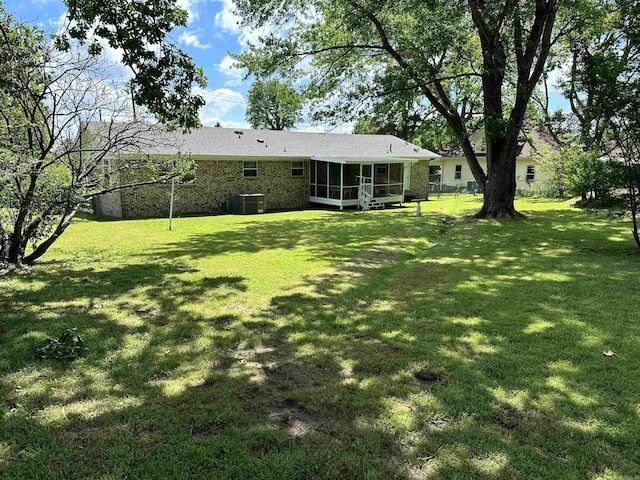 504 Case St, Heber Springs, AR 72543 - view of grassy yard with a sunroom