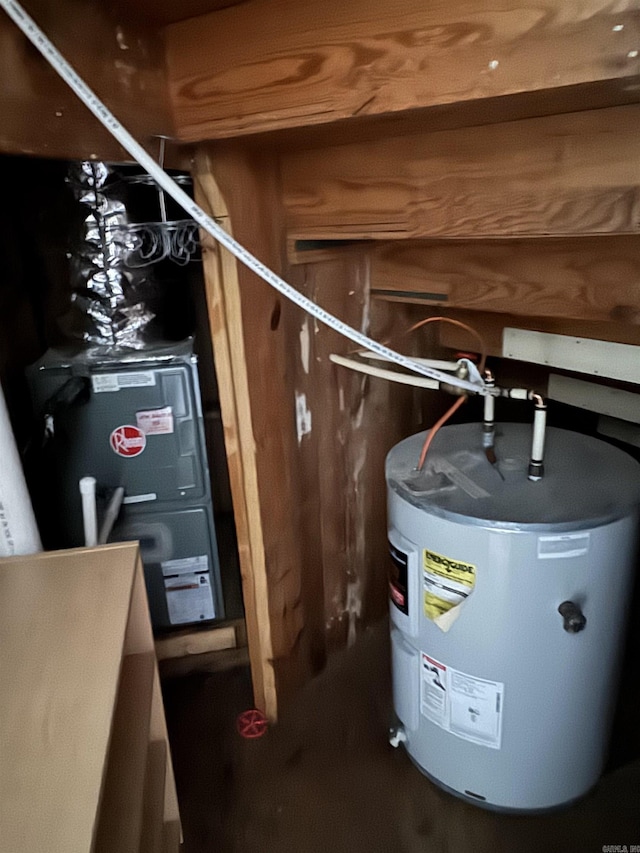 2025 Fairway St, Stuttgart, AR 72160 - utilities featuring electric water heater