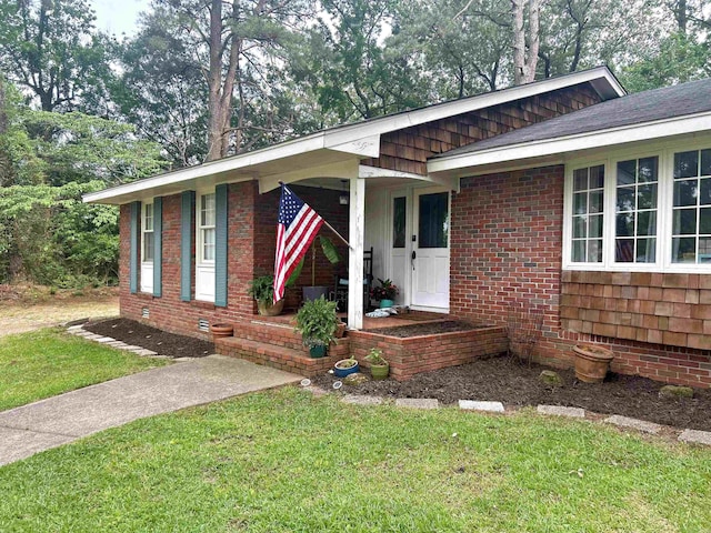102 Mockingbird Ln, Arkadelphia, AR 71923 - ranch-style home featuring a front yard, brick siding, and crawl space