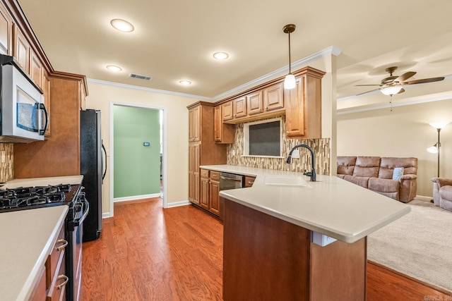 181 Diamond Pointe Dr, Maumelle, AR 72113 - kitchen featuring stainless steel appliances, crown molding, open floor plan, a peninsula, and light countertops