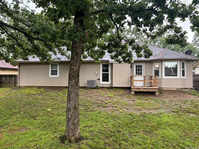 112 Sugar Maple Dr, Sherwood, AR 72120 - back of house with a shingled roof