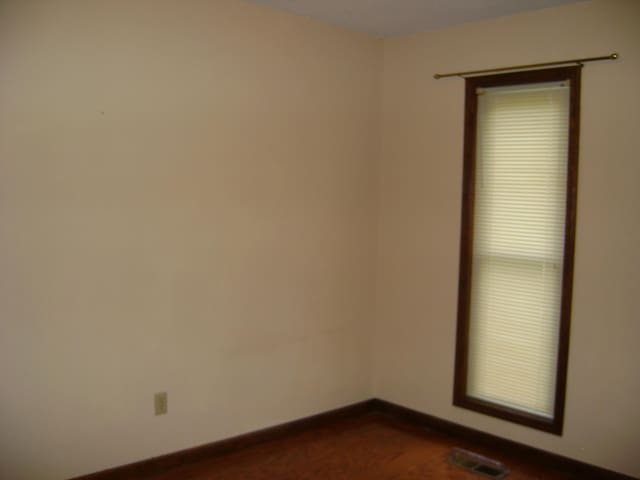 405 Fairway Dr, Horseshoe Bend, AR 72512 - spare room with baseboards