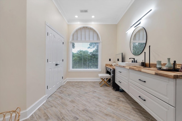 15355 Pleasant Grove Ln, Harrisburg, AR 72432 - bathroom featuring vanity, crown molding, wood finished floors, and recessed lighting