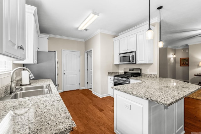kitchen with stainless steel appliances, crown molding, a peninsula, white cabinets, and dark wood-style floors