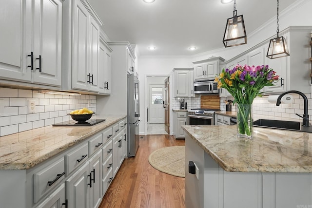2716 Juniper Dr, Benton, AR 72015 - kitchen with appliances with stainless steel finishes, light wood-style floors, decorative backsplash, recessed lighting, and ornamental molding