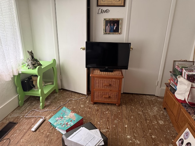 510 N 4th St, Heber Springs, AR 72543 - bedroom with wood finished floors