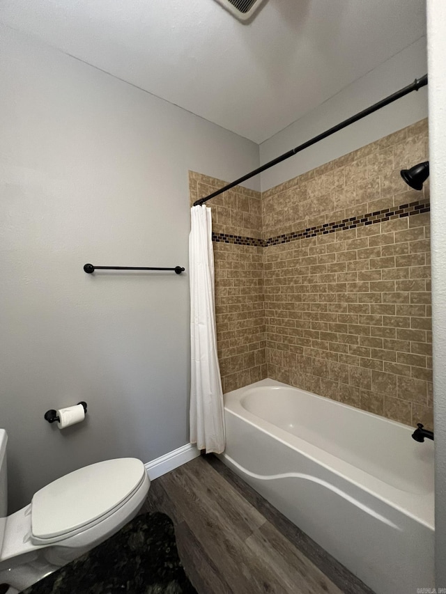 5942 Joey Ln, Texarkana, AR 71854 - full bathroom featuring wood finished floors and shower / bath combo