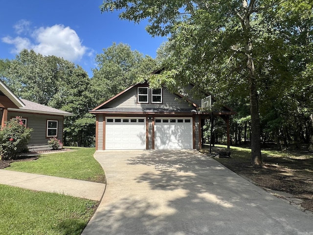 5942 Joey Ln, Texarkana, AR 71854 - view of front of home featuring driveway and a front lawn
