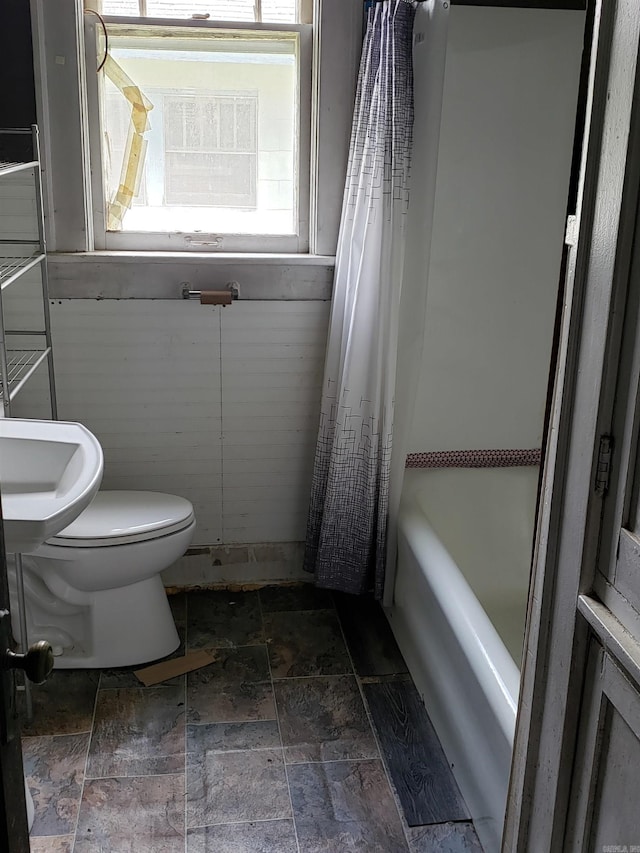 1508 W 18th Ave, Pine Bluff, AR 71603 - full bathroom with stone tile flooring and shower / tub combo with curtain