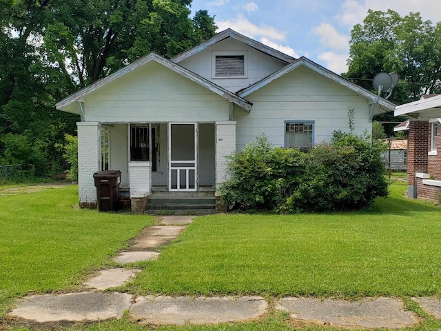 1504 W 18th Ave, Pine Bluff, AR 71603 - bungalow-style home featuring a front lawn and entry steps