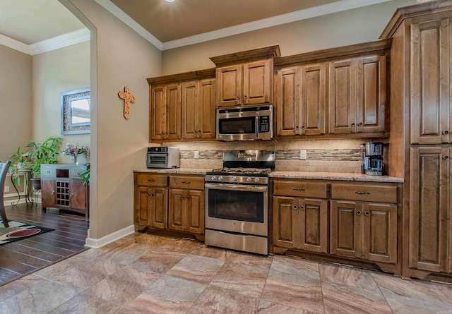 2148 Avondale Dr, Benton, AR 72019 - kitchen with stainless steel appliances, arched walkways, decorative backsplash, ornamental molding, and light countertops