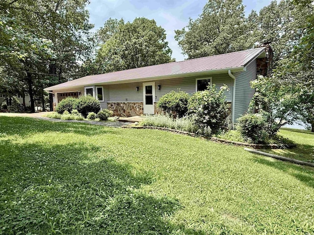716 S Shore Dr, Horseshoe Bend, AR 72512 - single story home with an attached garage, a front yard, a chimney, a metal roof, and stone siding