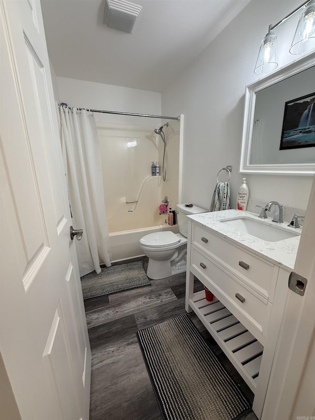 716 S Shore Dr, Horseshoe Bend, AR 72512 - full bath with wood finished floors, vanity, and shower / tub combo