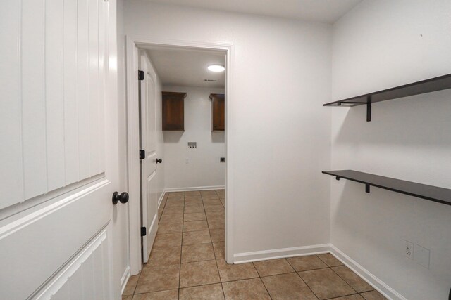 walk in closet featuring light tile patterned floors
