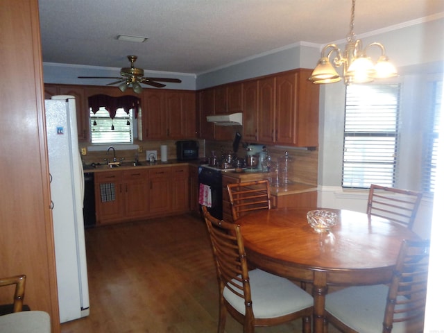 2 Wellington Ct, Little Rock, AR 72227 - dining area featuring a chandelier, crown molding, light wood finished floors, and ceiling fan