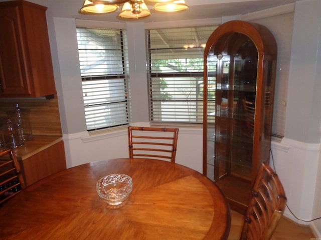 2 Wellington Ct, Little Rock, AR 72227 - dining area with a chandelier
