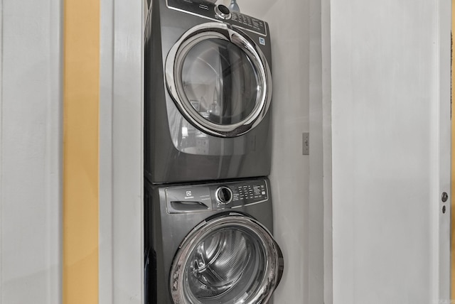 445 Midland St, Little Rock, AR 72205 - laundry area with stacked washer / drying machine